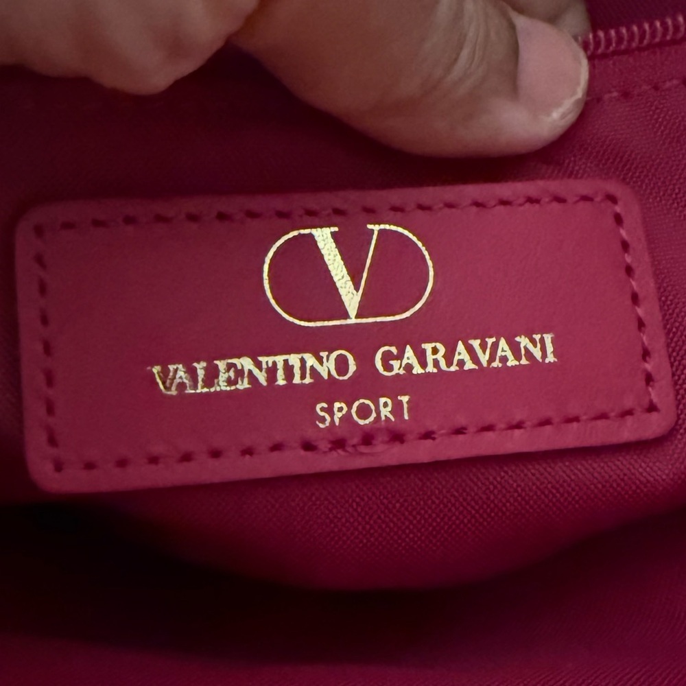 Authentic Valentino Garavani Sport Vibrant Pink Bag in Pristine Condition - Picture 9 of 15